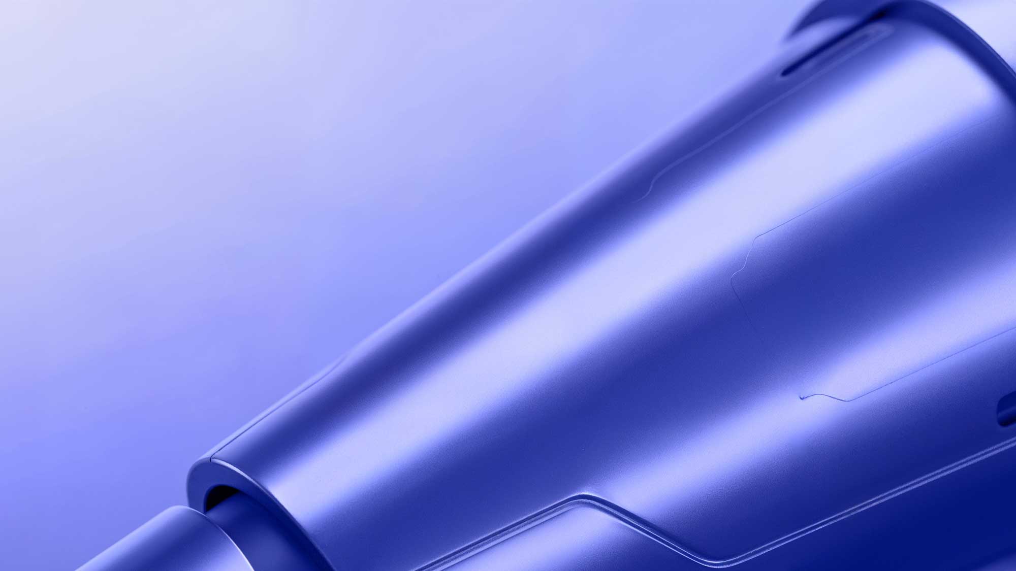 Oberer Teil des Arms in einer Ritterrüstung.